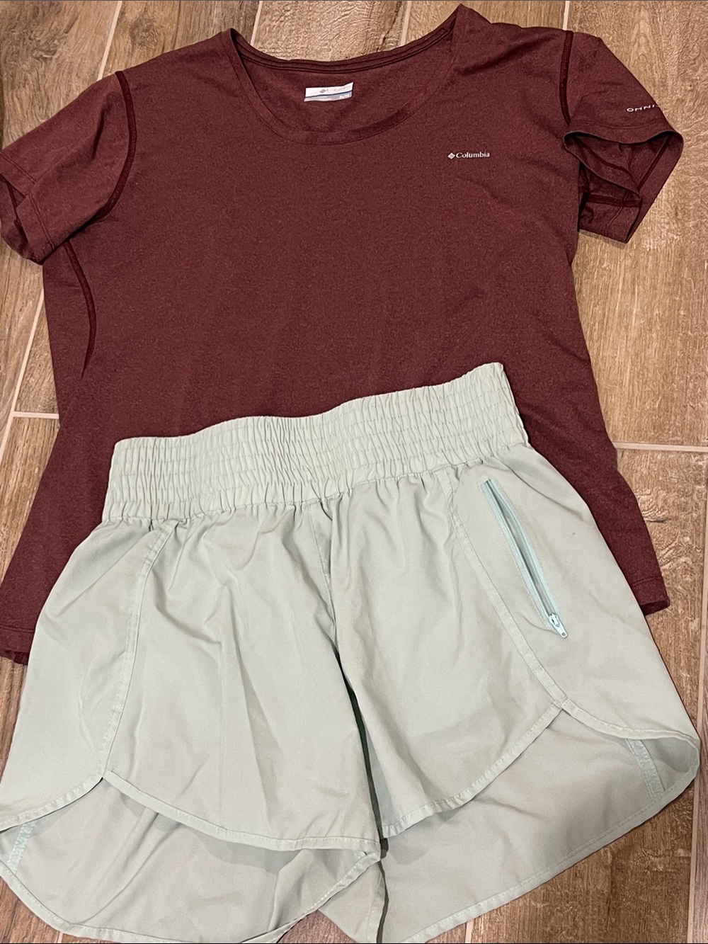 XL Columbia Women's Maroon Shirt & Large Mint Green Athletic Shorts